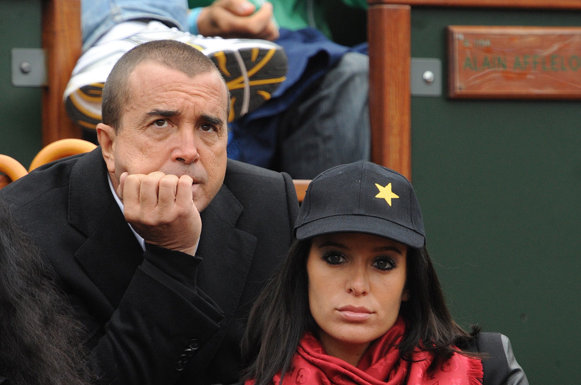 زوجة مليونير فرنسي تستأجر “منتحلة” لنيل رخصة قيادة! دفعت لها لتخوض الاختبار بدلاً منها