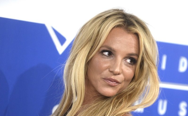 سبيرز تعلن توقفها عن الغناء