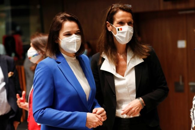 زوجة السفير البلجيكي بكوريا الجنوبية تضعه في موقف محرج مرة أخرى.. صفعت عامل نظافة بالشارع!