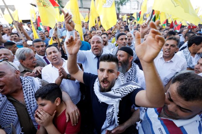 الأمن الفلسطيني يعتقل 15 متظاهراً وسط رام الله.. حاولوا الاحتجاج لمحاسبة قتلة الناشط نزار بنات