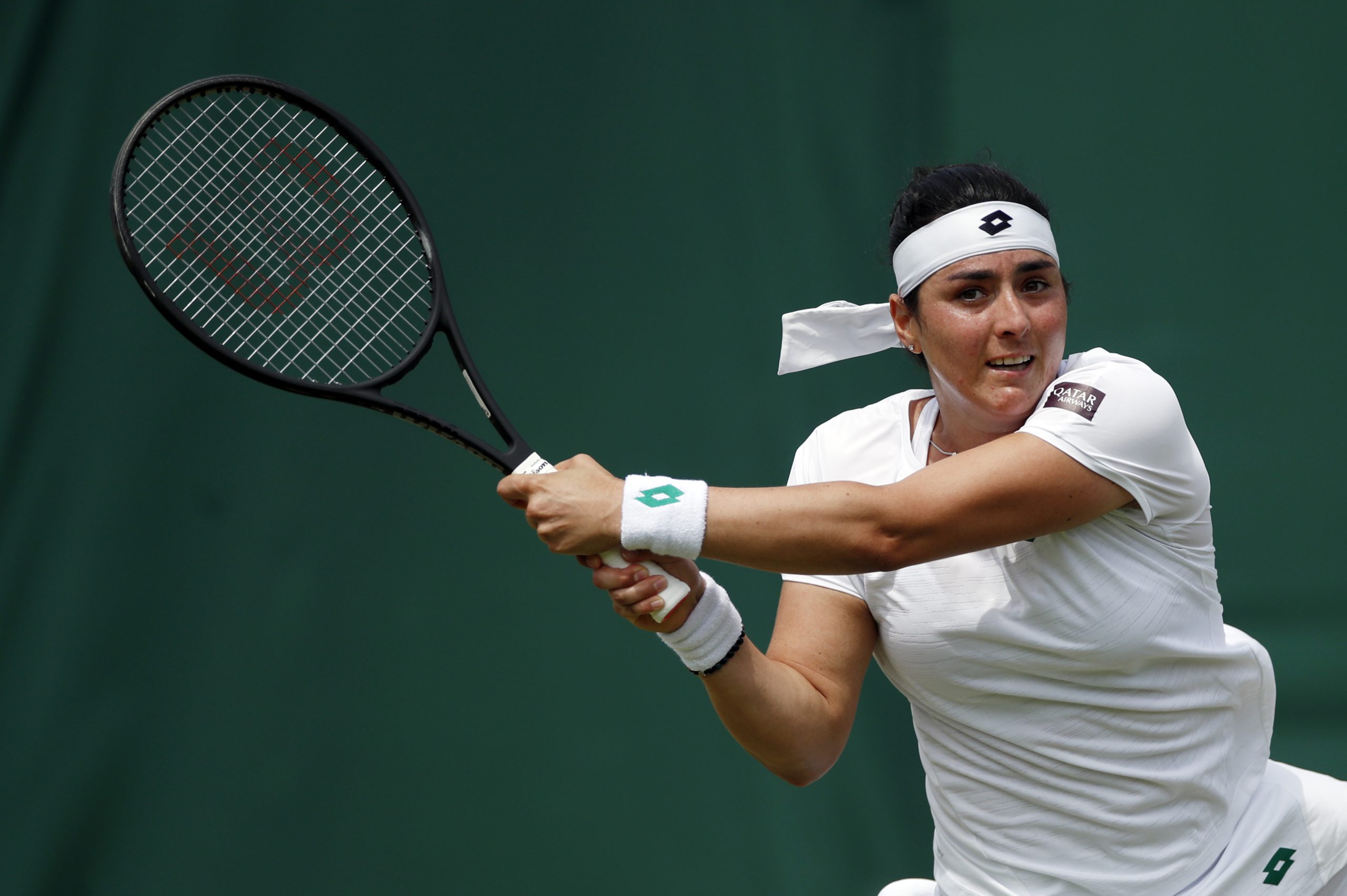 أُنس جابر تواصل تألقها في بطولة ويمبلدون (رويترز)