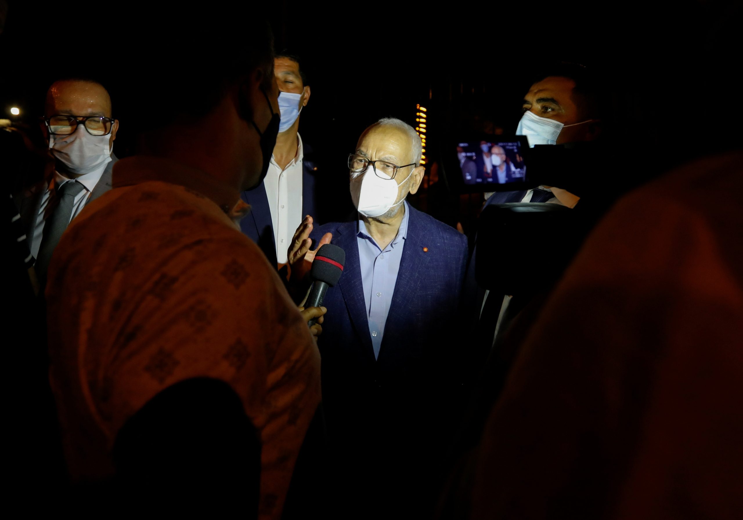 راشد الغنوشي يصل إلى مقر البرلمان، والجيش يمنعه من الدخول/ رويترز