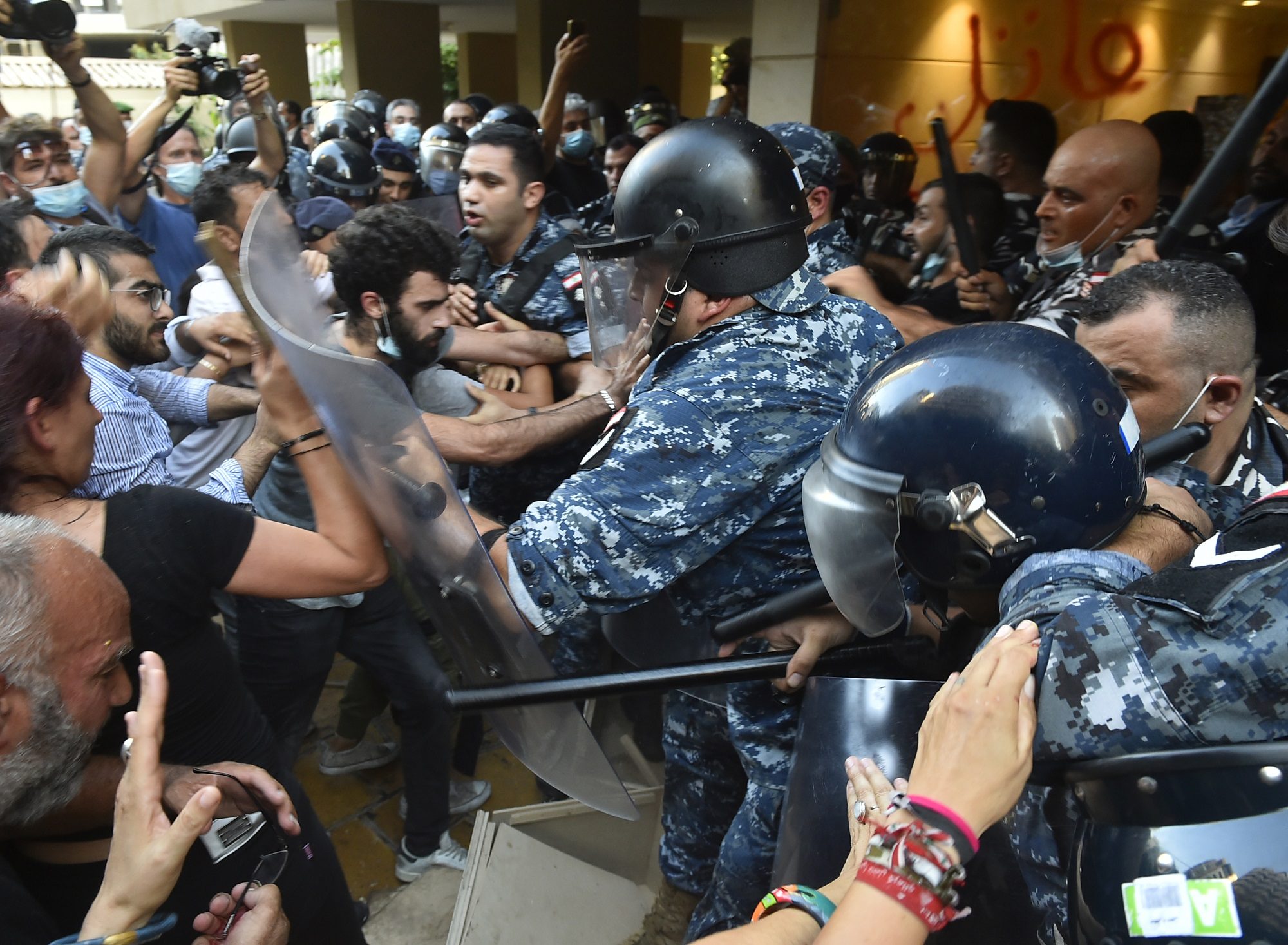 لبنان احتجاجات دعم الوقود