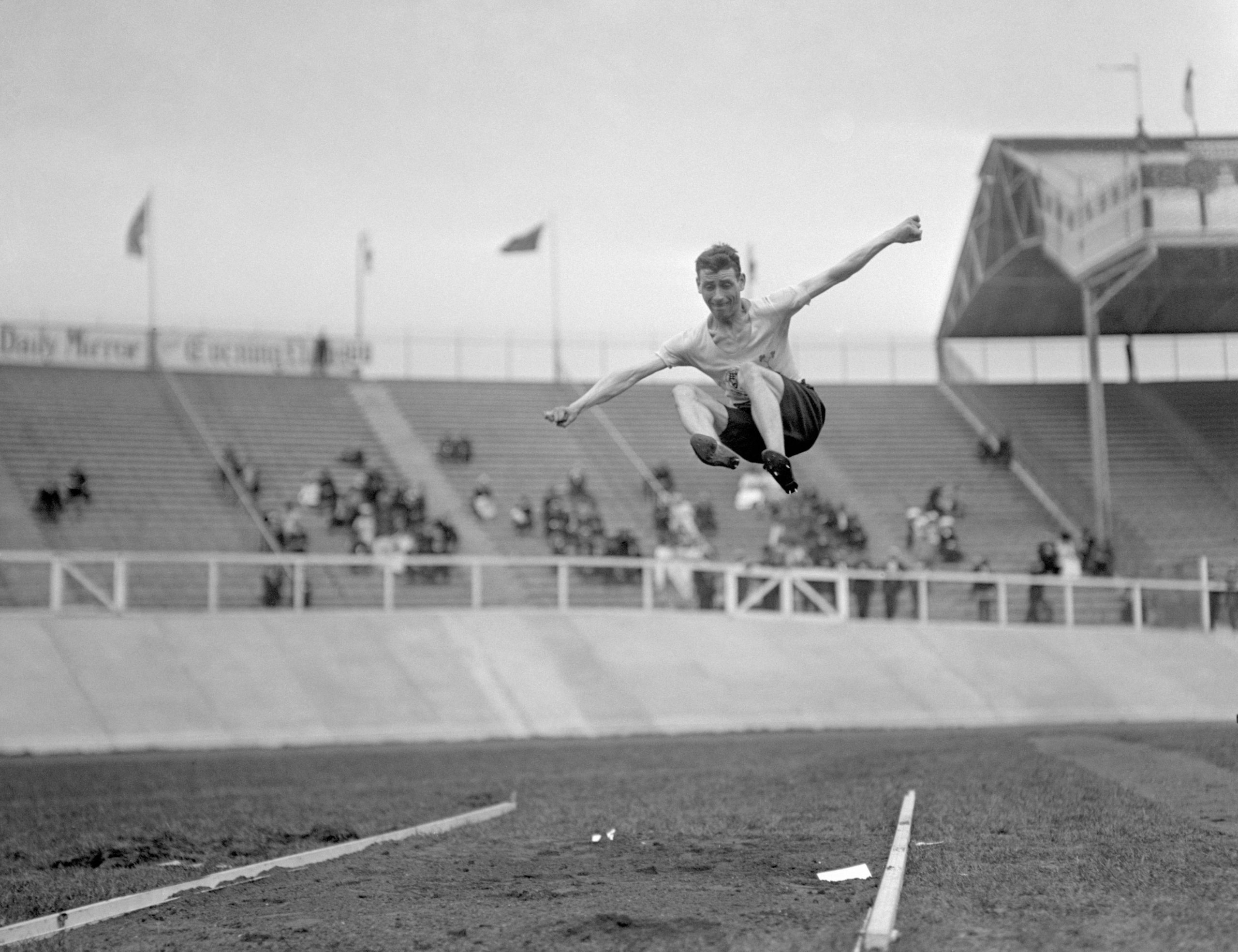 لم يكن هناك ميداليات ذهبية، وأحدهم فاز برياضة لم يمارسها مُسبقاً.. أشياء غريبة حصلت في أول دورة ألعاب أولمبية حديثة