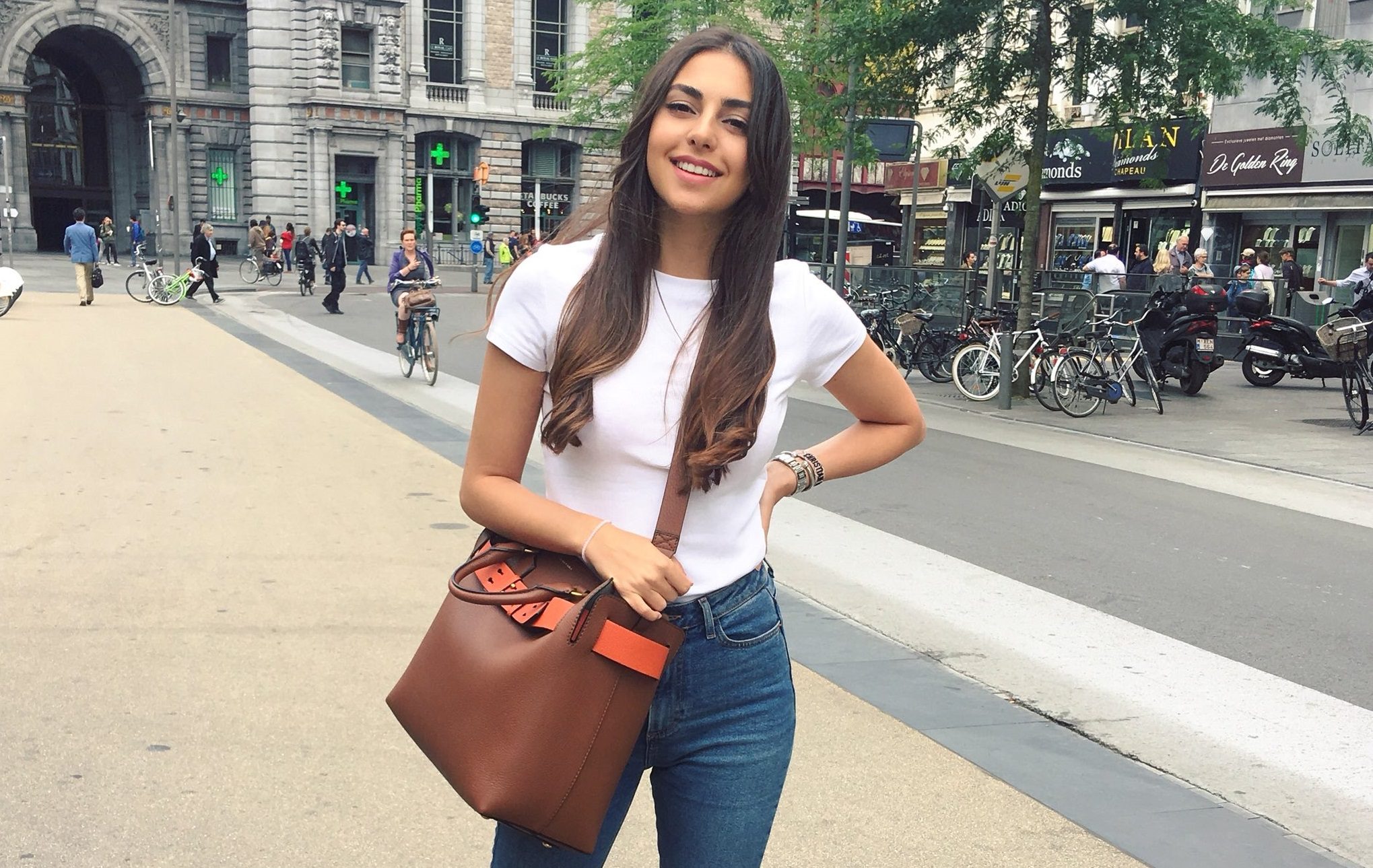 تويتر/ فاليري أبو شقرا تنجب طفلتين توأم