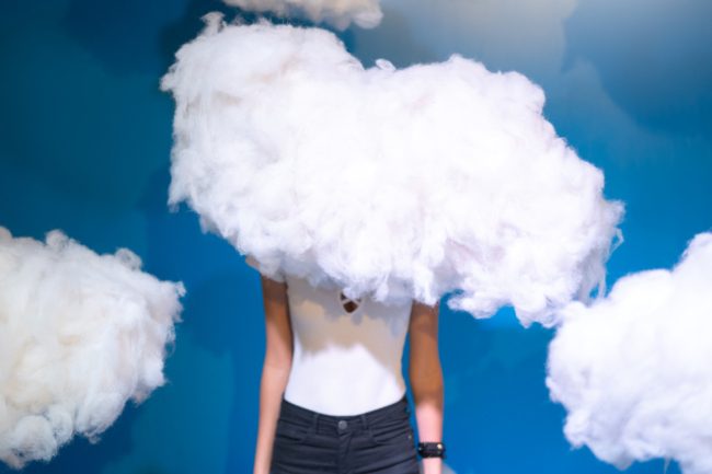 أعراضه شبيهة بالزهايمر.. ما هو “ضبابية الدماغ” وما علاقته بسن اليأس؟