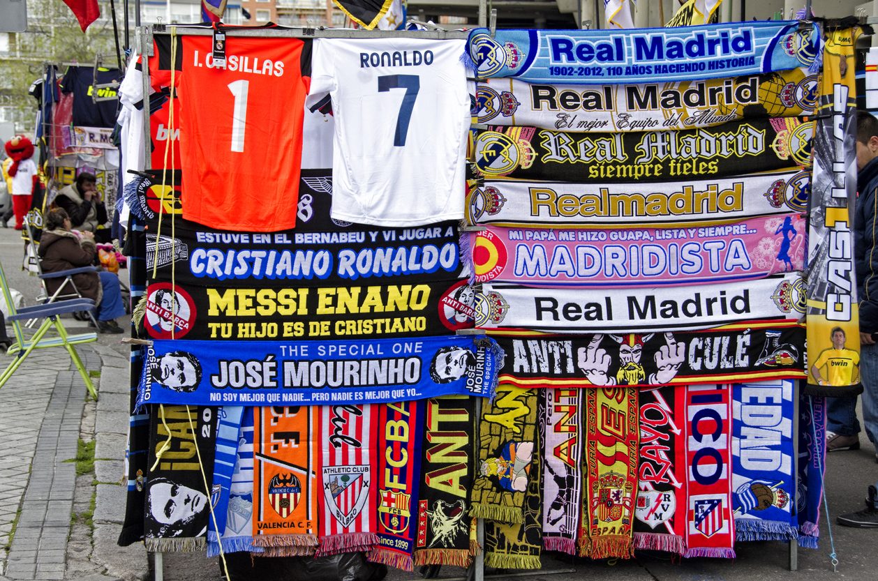 رفض الحصول على راتب من ميلان وهاجم مدربه علانية.. عن المتمرد الأرجنتيني ريدوندو