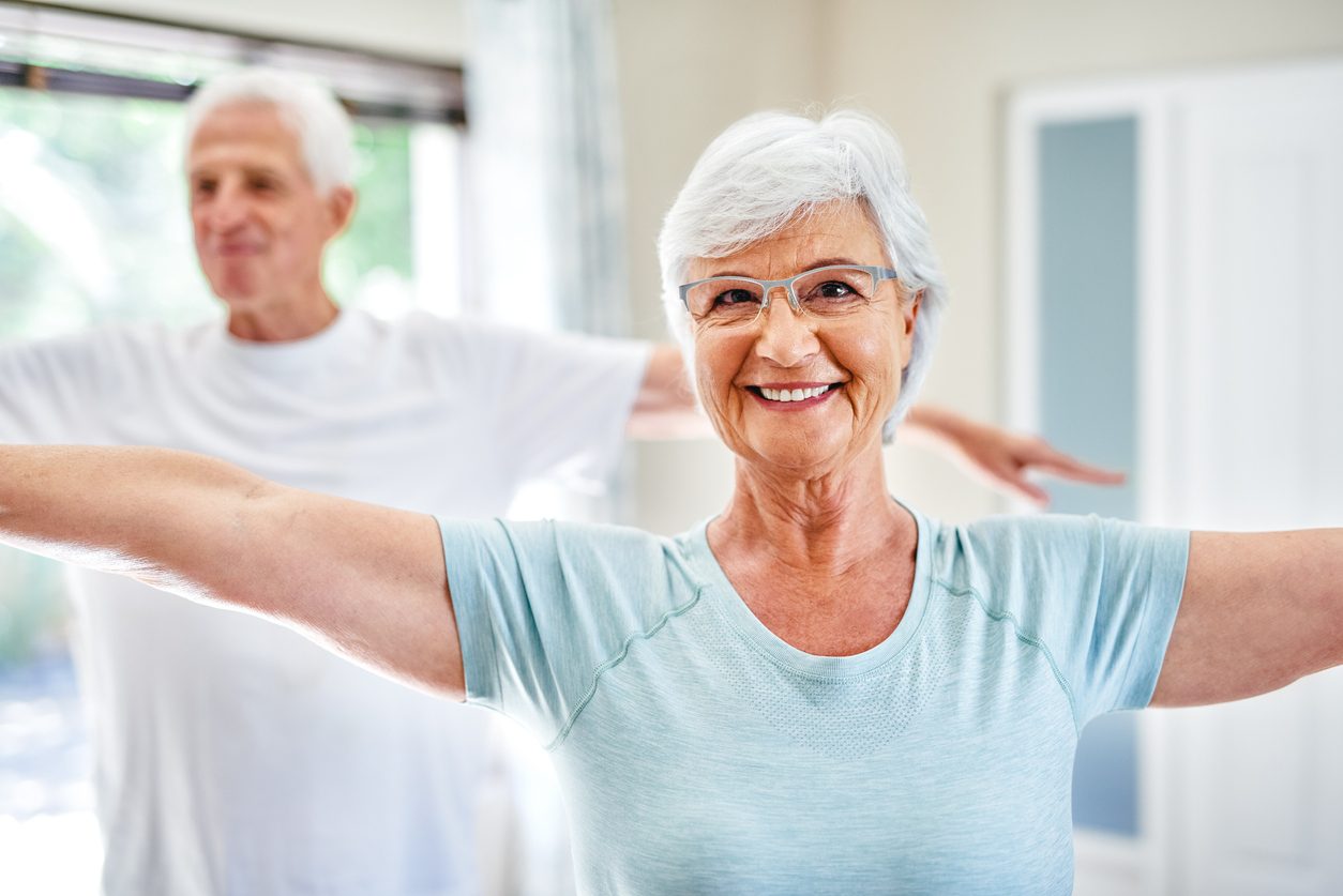 لماذا تعيش النساء عمراً أطول من الرجال؟ السر في هرمونات المرأة وجيناتها