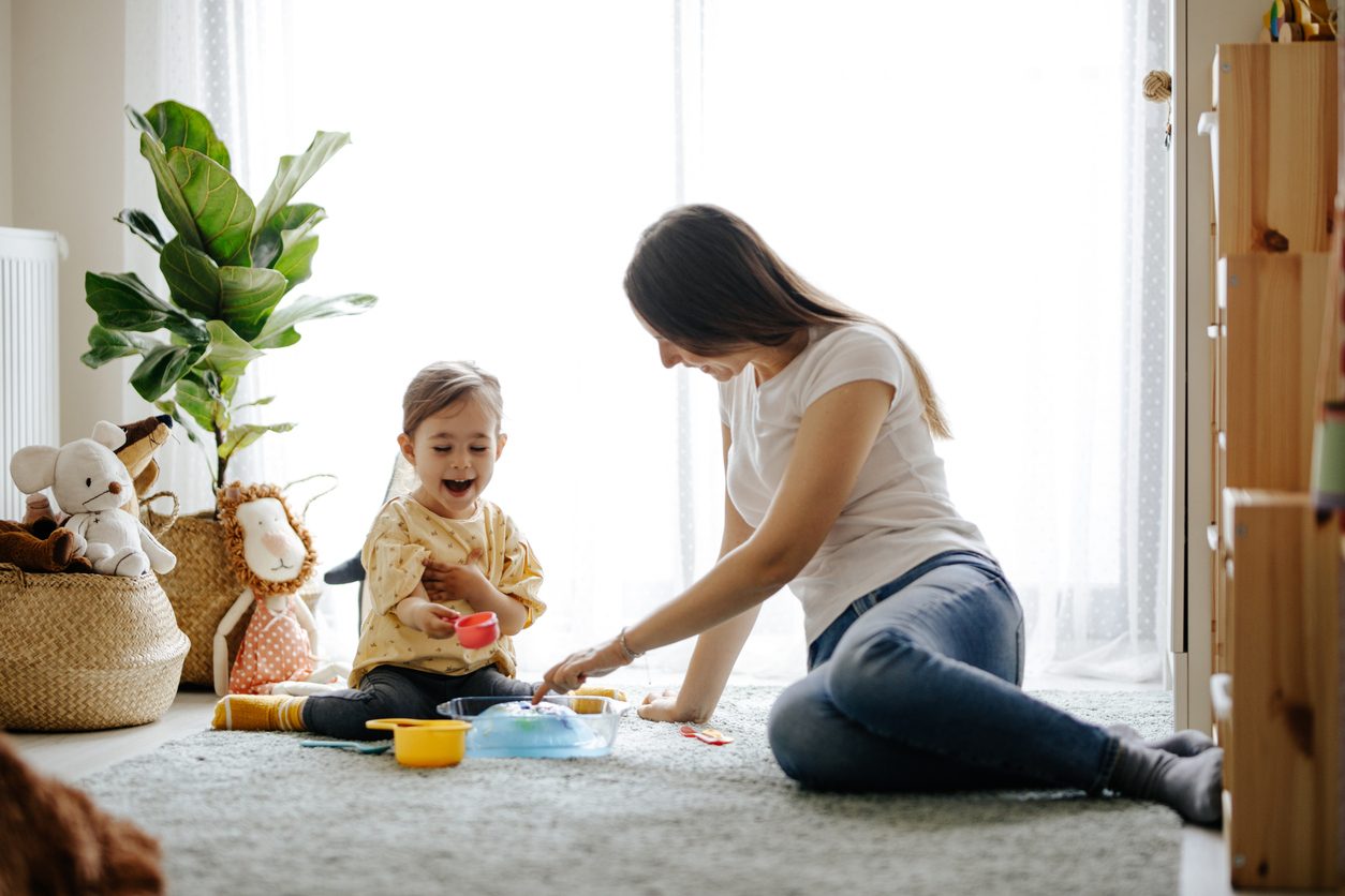 ترك طفلك يبكي لا يجعله غير مدلل والعقاب ليس وسيلة تأديب.. إليك 9 طرق لدعم النمو العاطفي للطفل