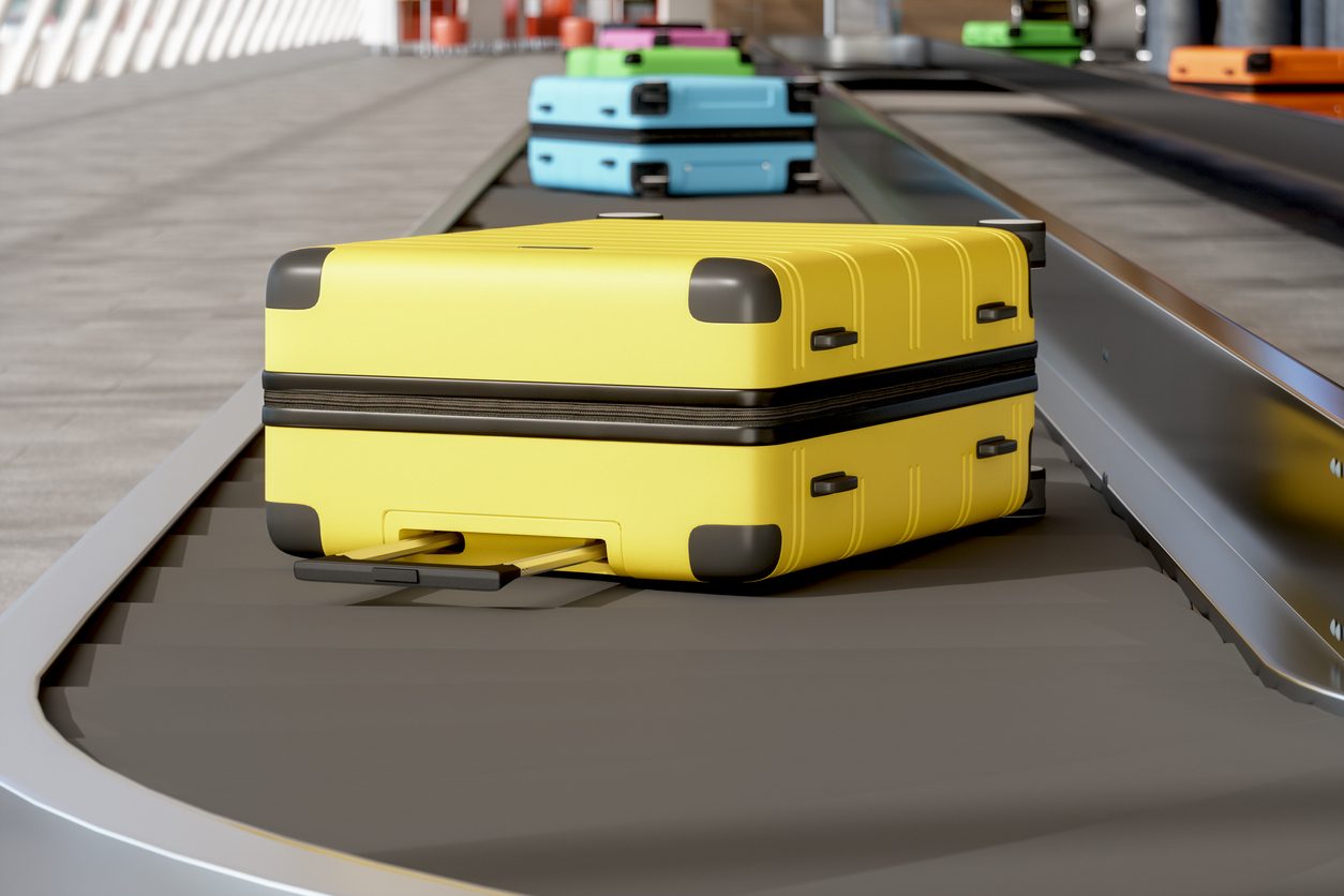 ملايين الحقائب تفقد سنوياً وتكلف خسائر كبيرة.. كيف تسعى شركات الطيران لتجنب ضياع أمتعة المسافرين؟