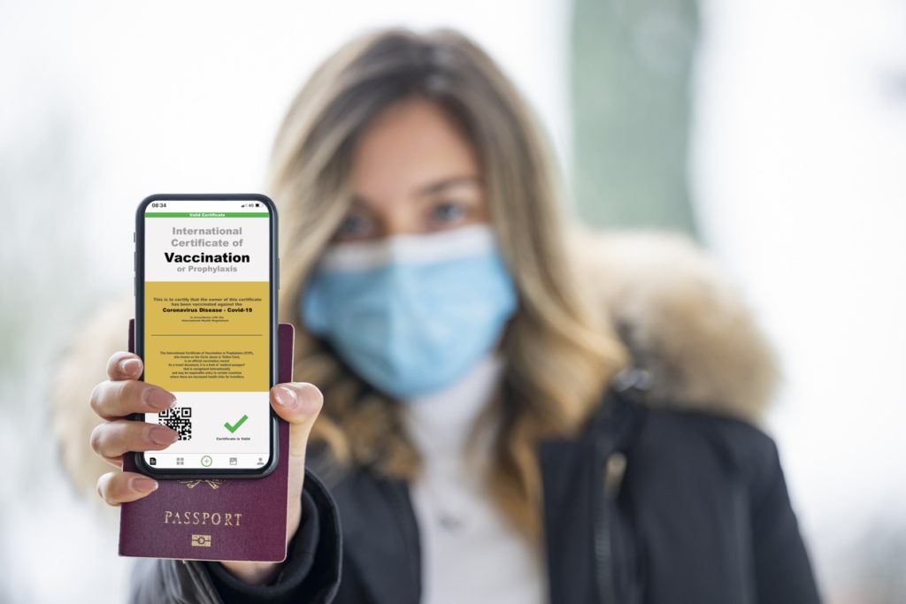 الاتحاد الأوروبي منع دخول بعض المطعَّمين