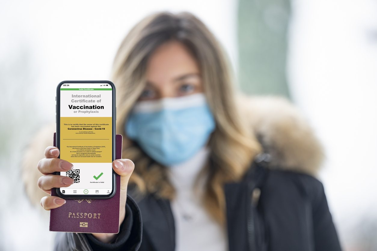 الاتحاد الأوروبي منع دخول بعض المطعَّمين