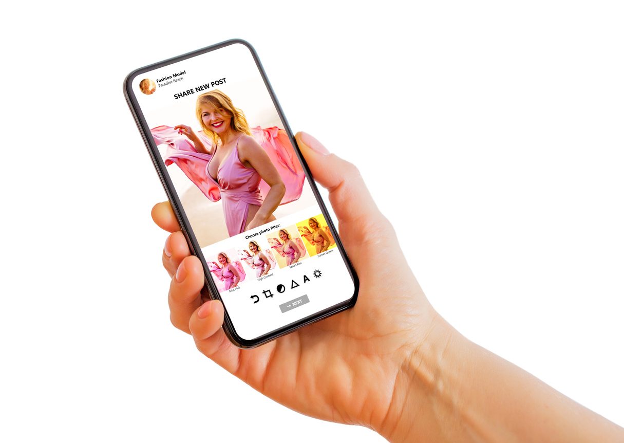 تستخدمه مؤثرات السوشيال ميديا باستمرار ولكنه ليس حقيقياً.. تعرفي على المكياج الرقمي