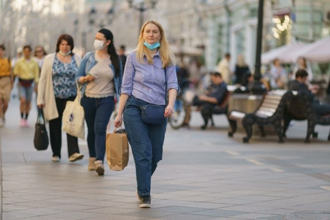 الروس يخشون عواقب انتقام الغرب جراء قرارات بوتين حول أوكرانيا.. الخسائر الاقتصادية أكثر ما يؤرقهم