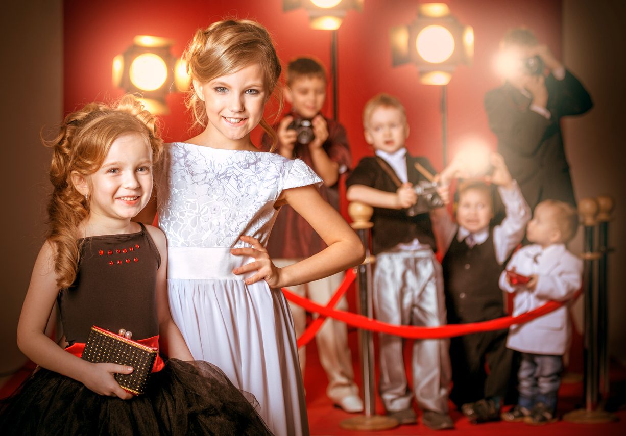 تعرضوا للتنمُّر والتحرش الجنسي وحُرموا من الطعام.. نجوم هوليوود يكشفون “ثمن الشهرة” كأطفال