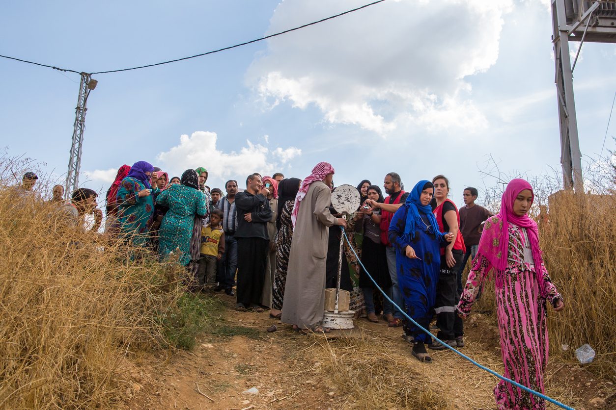 الله والمخيَّم والمعنى