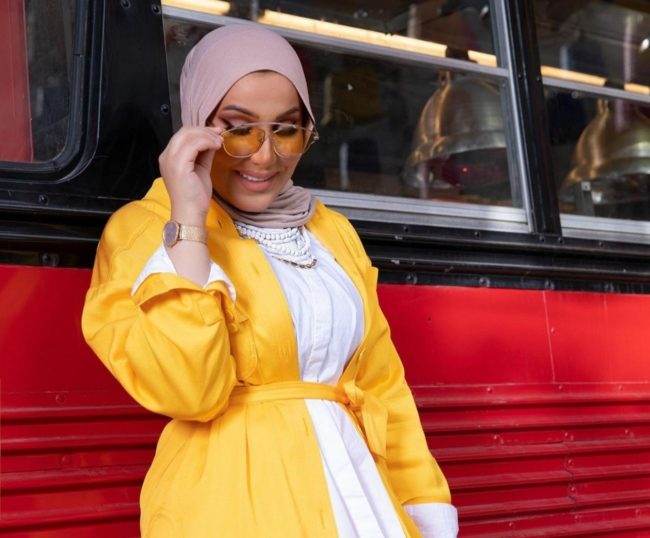 نداء شرارة تردّ بحدة على متابع وصفها بـ”العانس”