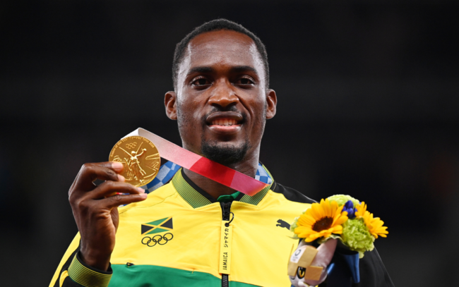 يابانية أنقذت بطلاً أولمبياً بعد أن تأخر عن السباق.. دفعت له أجرة التاكسي وتُوج بالميدالية الذهبية