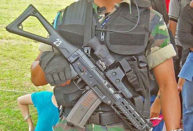 جيش مدغشقر يقتحم فندق إقامة منتخب تنزانيا قبل يوم من المباراة.. اللاعبون عاشوا لحظات من الرعب (فيديو)