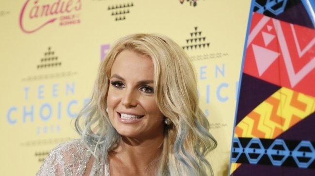والد بريتني سبيرز يرفض استبعاده من الوصاية عليها.. زعم وجود مناقشات لاحتجازها بسبب حالتها النفسية