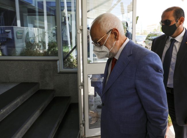 “عتاب” استثنائي للغنوشي ورغبة سريعة في تغيير القيادة.. الأزمة السياسية في تونس تتسبب في انقسام “النهضة”