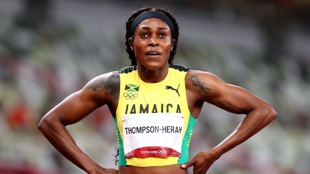 العداءة الجامايكية حصدت ذهبيتي السرعة في أولمبياد 2020 (رويترز)