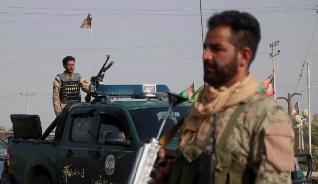 في أول تحرك على الأرض.. وزير الدفاع بـ”الحكومة الأفغانية المنهارة” يعلن انتزاع 3 مناطق من يد طالبان