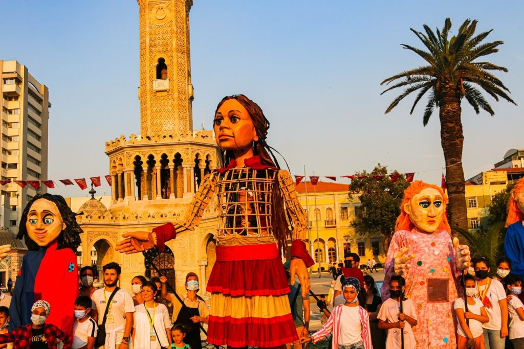 الدمية أمل الصغيرة اليونان تركيا