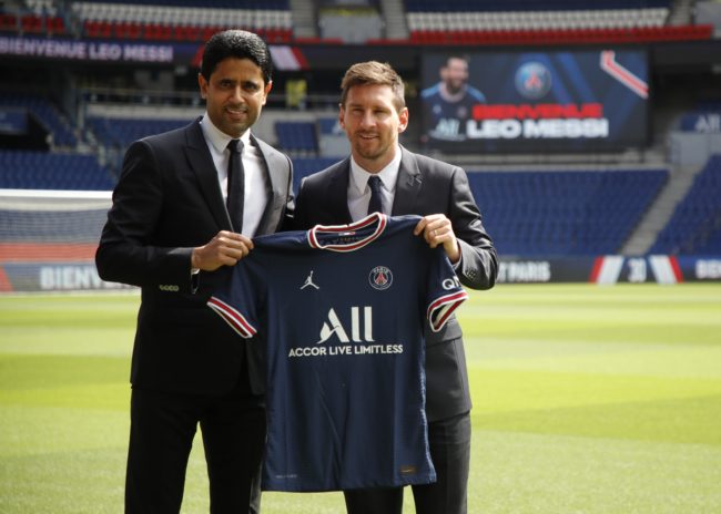 أحدثها انتقال ميسي من برشلونة إلى باريس.. 5 صفقات تاريخية هزت عالم كرة القدم