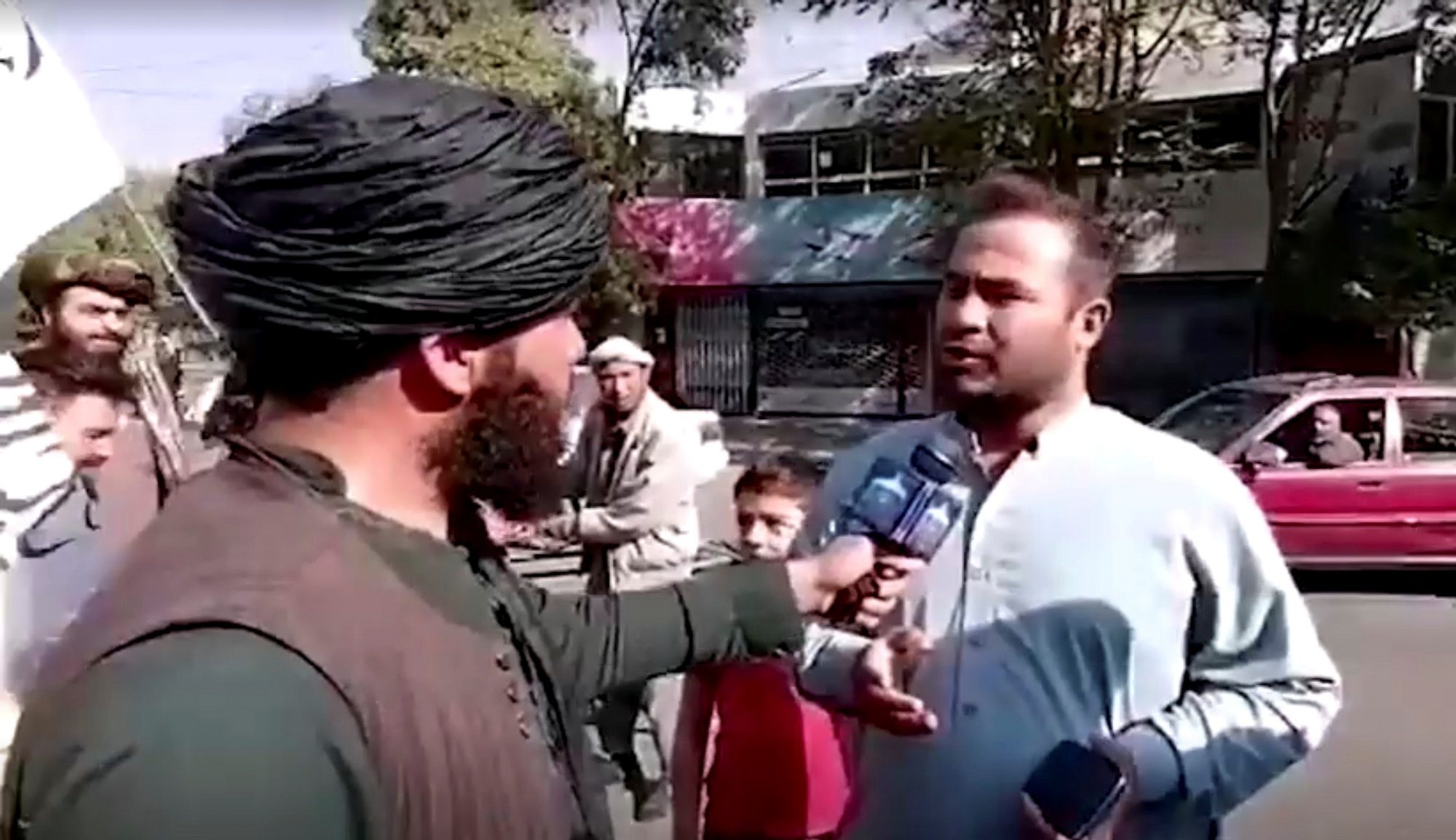 رسالة طمأنة من طالبان لـ “مراسلون بلا حدود”.. تعهدت باحترام حرية الإعلام وحددت شرطاً لعمل الصحفيات