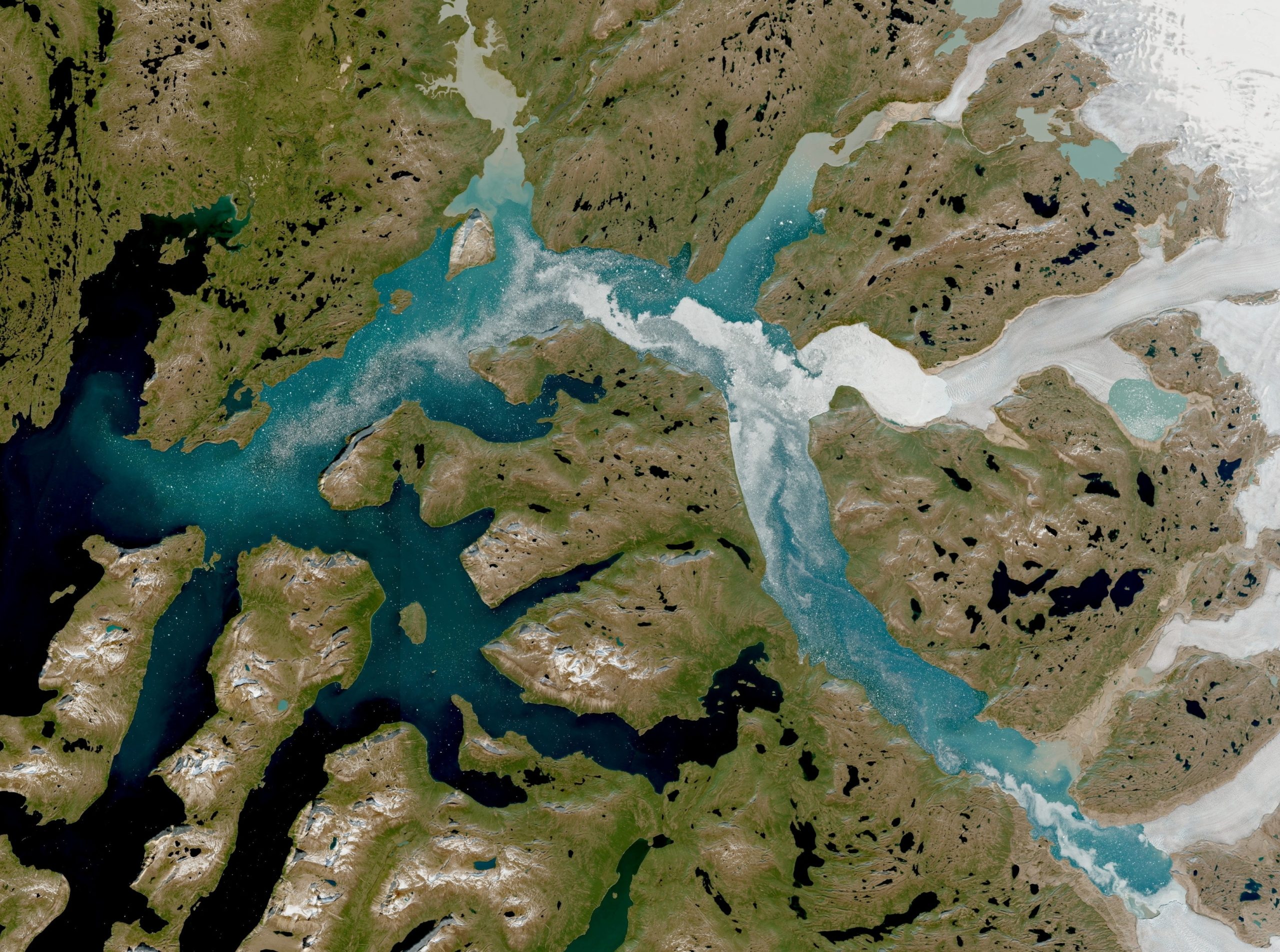 غرينلاند شهدت ذوباناً "هائلاً" للثلوج خلال الأيام الماضية/ رويترز