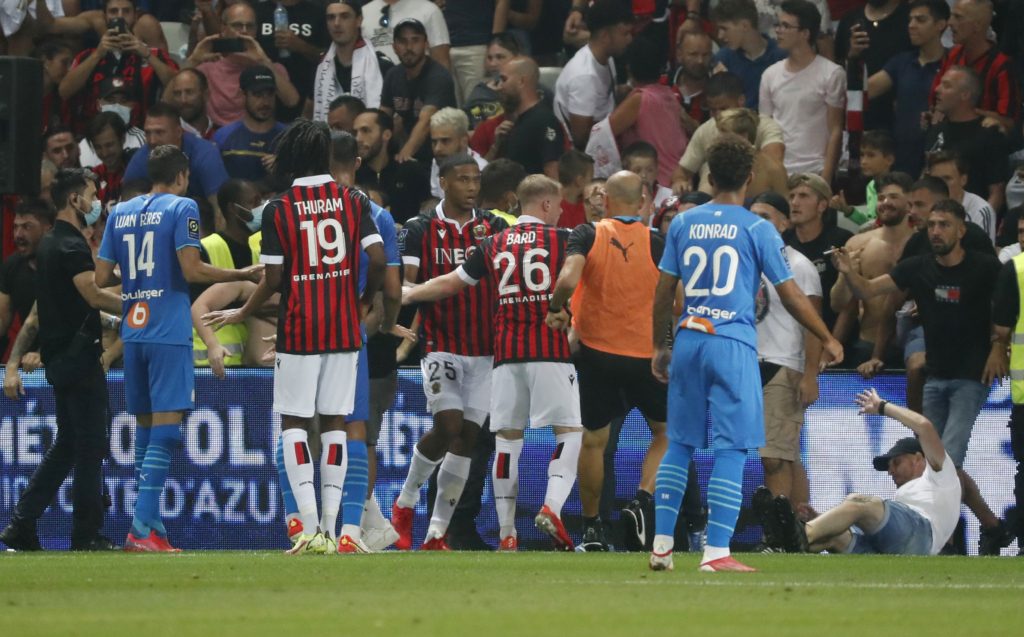 عقوبات قاسية تنتظر جماهير نيس (رويترز)