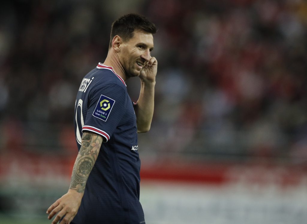 ليوناردو يكذّب صحيفة فرنسية تحدثت عن راتب ميسي (رويترز)