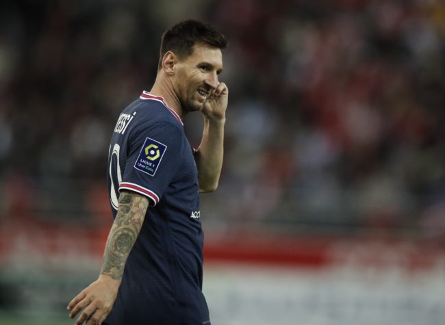 “الأرقام بعيدة تماماً عن الواقع”.. مدير سان جيرمان يُكذّب صحيفة نشرت تفاصيل راتب ميسي “الخيالي”