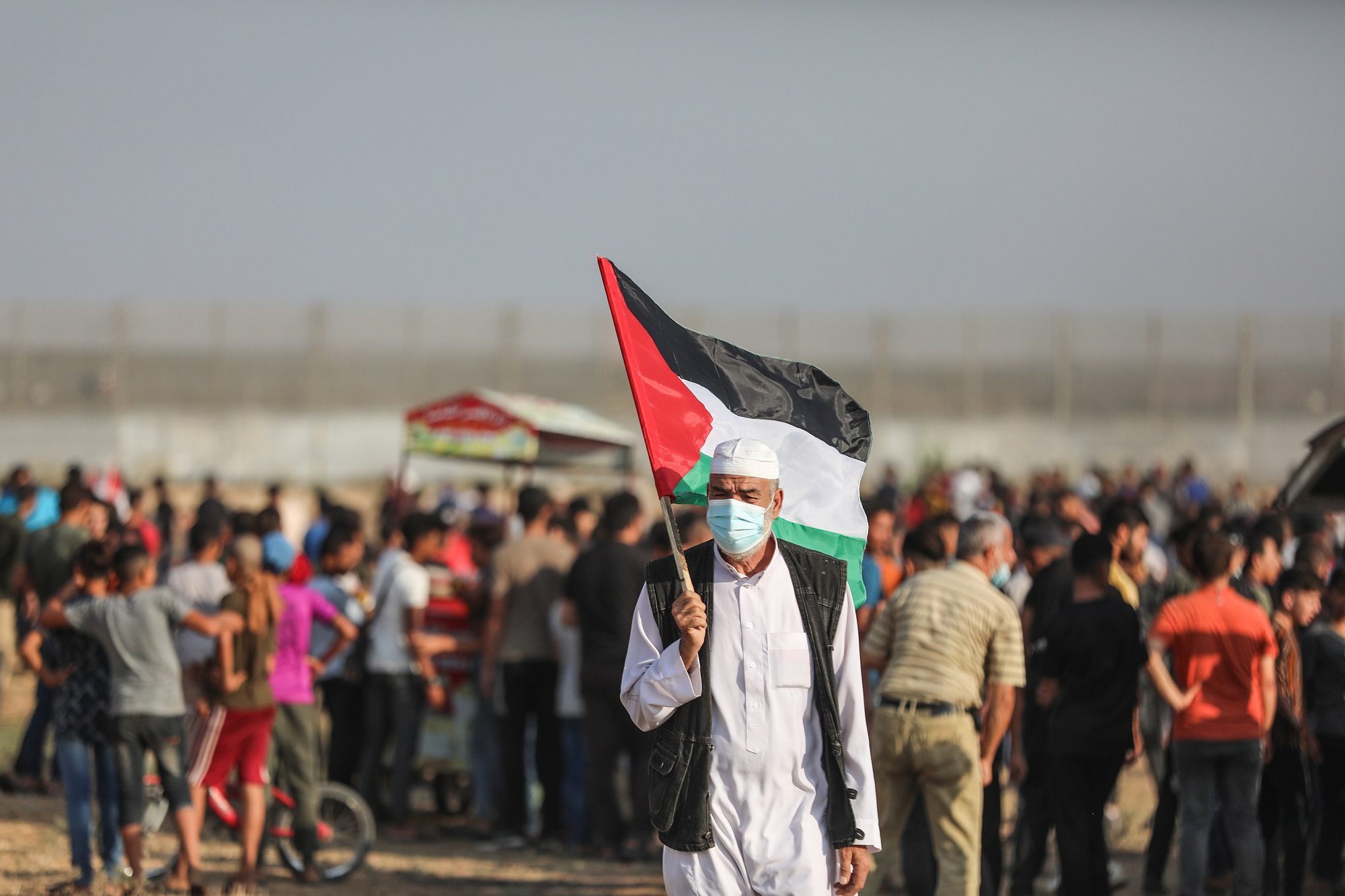 بينيت يتوعد غزة بعد “حادثة الجندي” والفصائل الفلسطينية تتعهد بمواصلة الفعاليات الشعبية حتى كسر الحصار