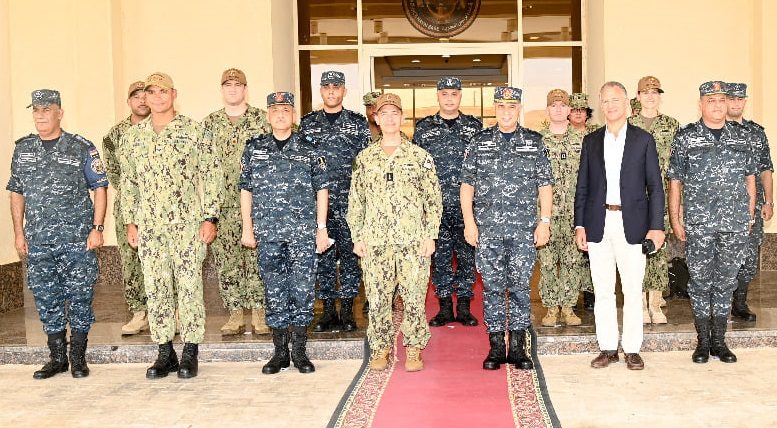 تشارلز كوبر قائد القوات البحرية التابعة للقيادة المركزية الأمريكية، وجوناثان كوهين سفير الولايات المتحدة زارا القاهرة مؤخرا