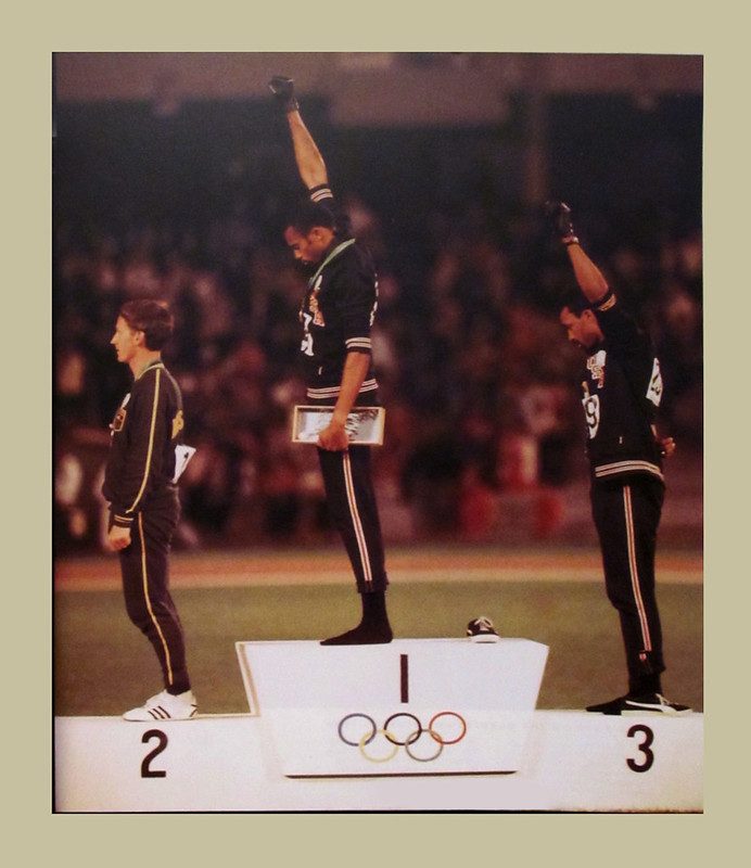 نعم القواعد تقول لا سياسة في الألعاب الأولمبية.. لكن التاريخ يقول العكس!