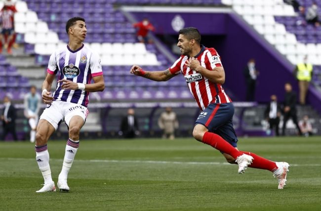 خدشوا سيارته وكتبوا عليها “ارحل الآن”.. جماهير إسبانية تطارد لاعبها المغربي والشرطة تُحقق