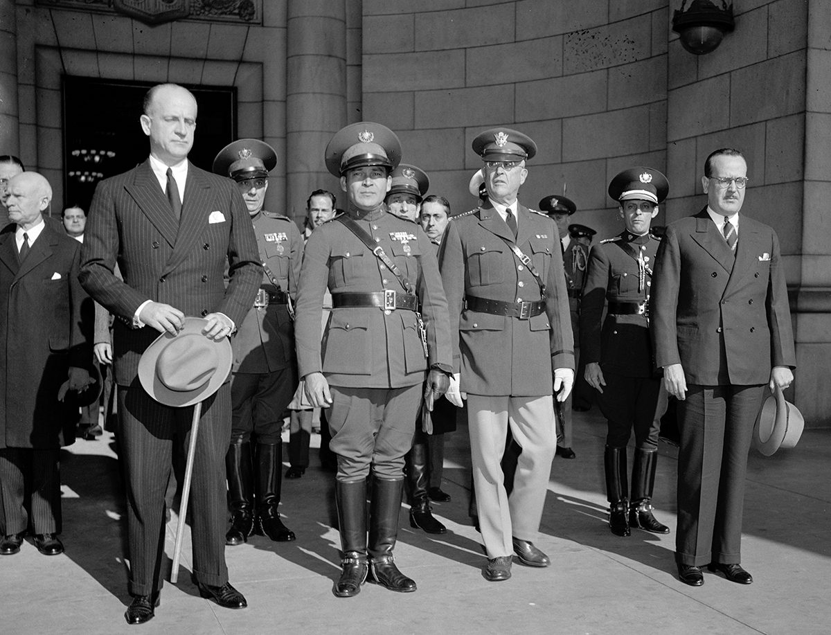 الحكومة الأفغانية لم تكن الأولى.. إليك 7 أنظمة صنعتها أو موَّلتها أمريكا ومن ثم تخلت عنها لتتم الإطاحة بها