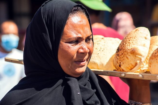 إلا رغيف العيش.. من يتحمل الثورة القادمة في مصر؟