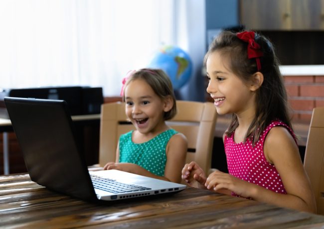 لحماية طفلك من مخاطر “المحتوى غير اللائق”.. إليك كيفية تفعيل الرقابة على الإنترنت لنظام “ويندوز”