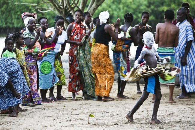 نساء من نوع آخر، يستطعن فصل الرؤوس عن الأجساد.. ماذا تعرف عن الجيش النسائي الوحيد بالعالم؟