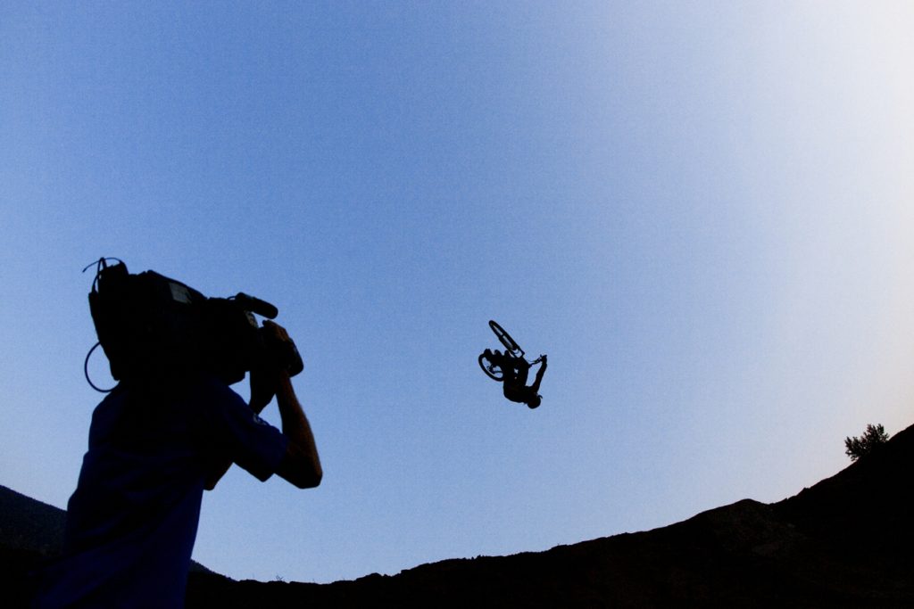 منفذو المشاهد الخطرة 