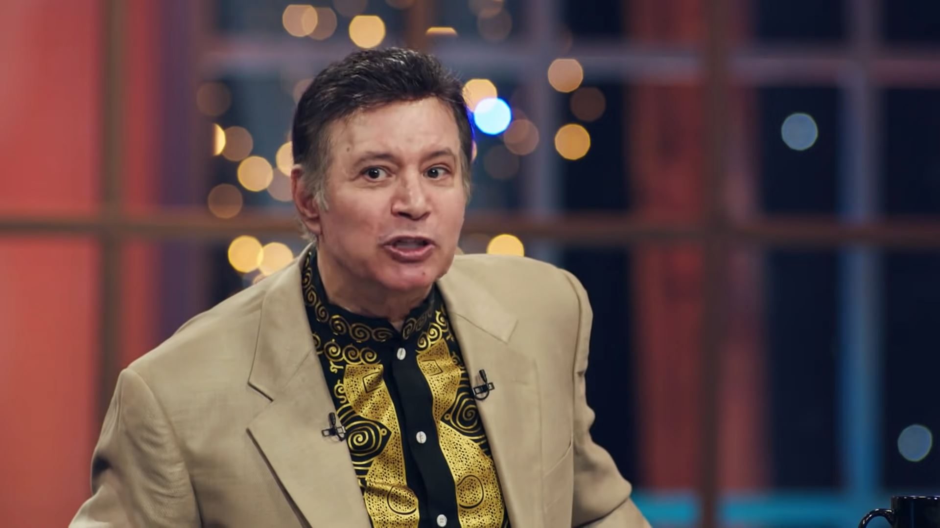 يختفي بشدة ثم يظهر بقوة.. لماذا يبدو إيمان البحر درويش غريب الأطوار؟