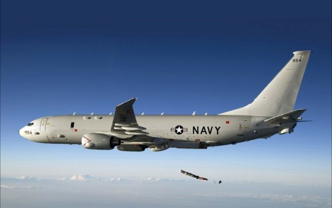 كيف تعمل البحرية الأمريكية على تعديل طائرة عادية لتصبح قاذفة أسلحة فتاكة؟ هذا ما حدث مع “بي-8 بوسيدون”