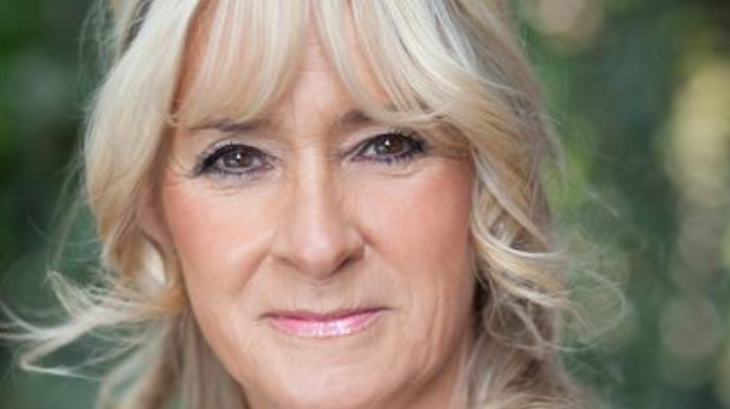 بدأت بمخالفة قيمتها 1.5 دولار! فنانة بريطانية تكسب نزاعاً قضائياً دام لـ5 سنوات