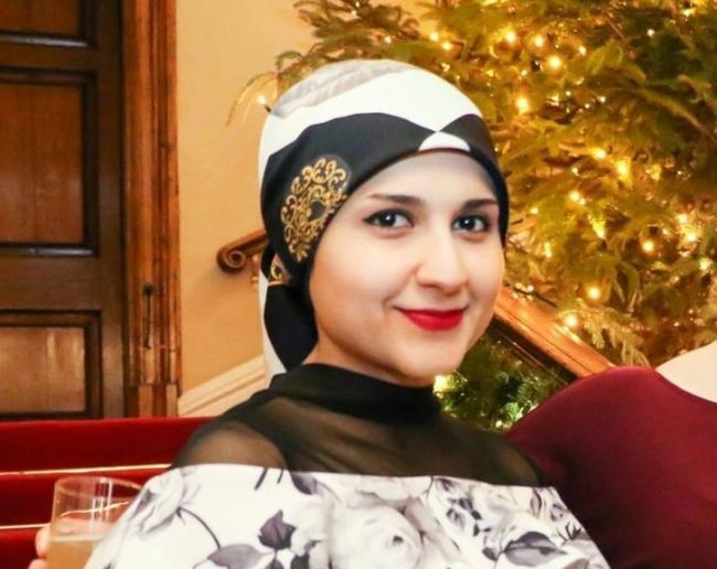 بريطانيا تحقق في وفاة ملاكمة مسلمة بعد نزال في “الكيك بوكسينغ”.. عائلتها تتهم المنظمين بوضعها أمام منافسة تفوقها حجماً