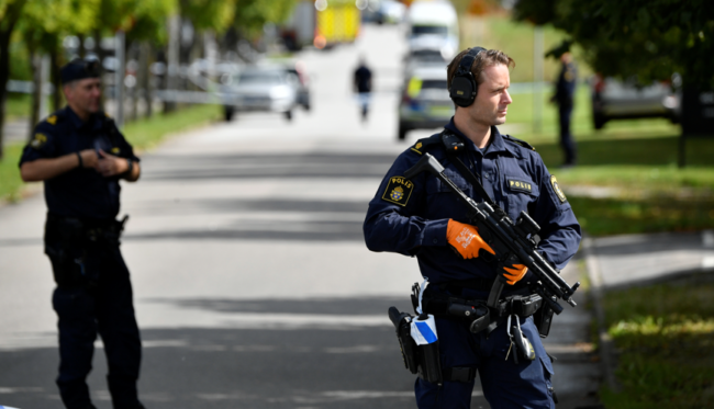 الدنمارك تمنع السجناء من إقامة علاقات رومانسية.. السلطات تخشى على الفتيات من مجرمين قتلوا نساء