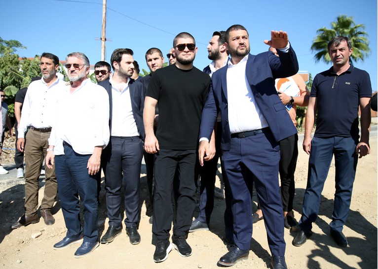 حبيب نورمحمدوف يعتزم بناء فندق إسلامي في تركيا.. نجم الفنون القتالية يدخل عالم المال والأعمال (صور)