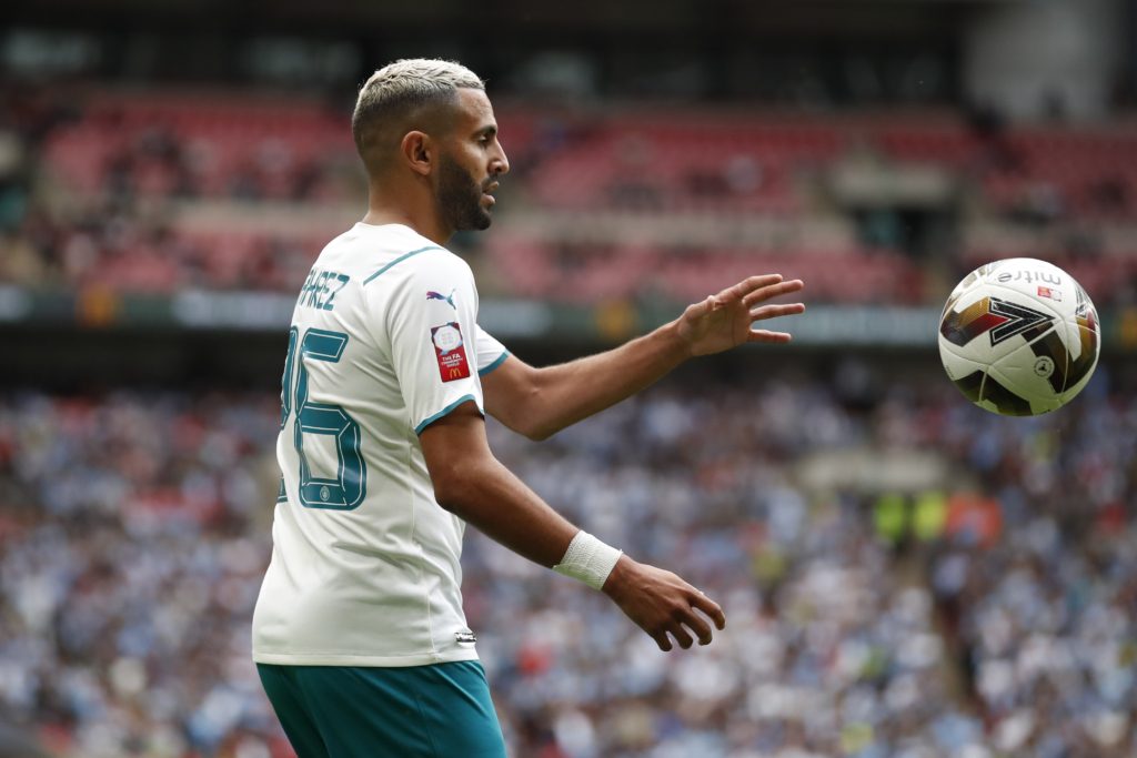 رياض محرز نجم منتخب الجزائر ومانشستر سيتي (رويترز)